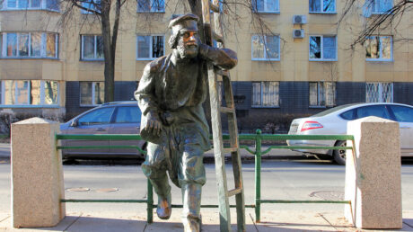 Памятник фонарщику