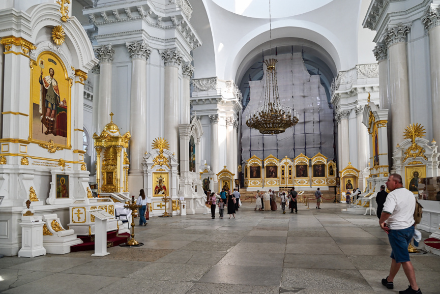 Интерьер Воскресенского Смольного собора в Санкт-Петербурге